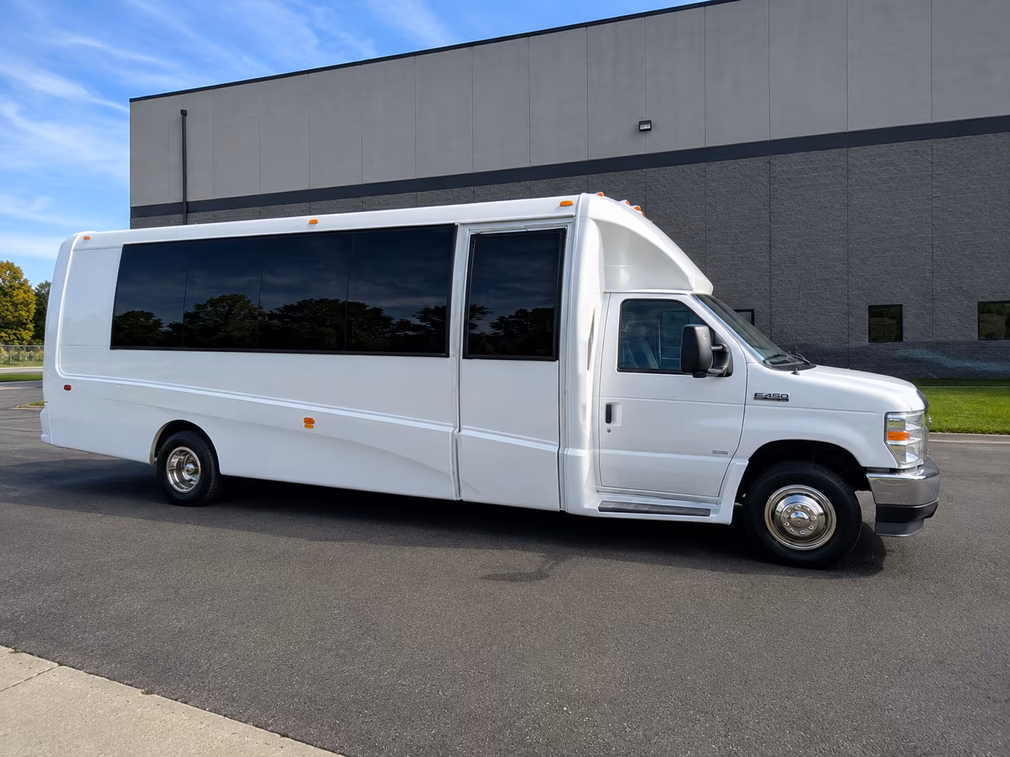 corporate airport transfer buses between carrollton and dfw or love field